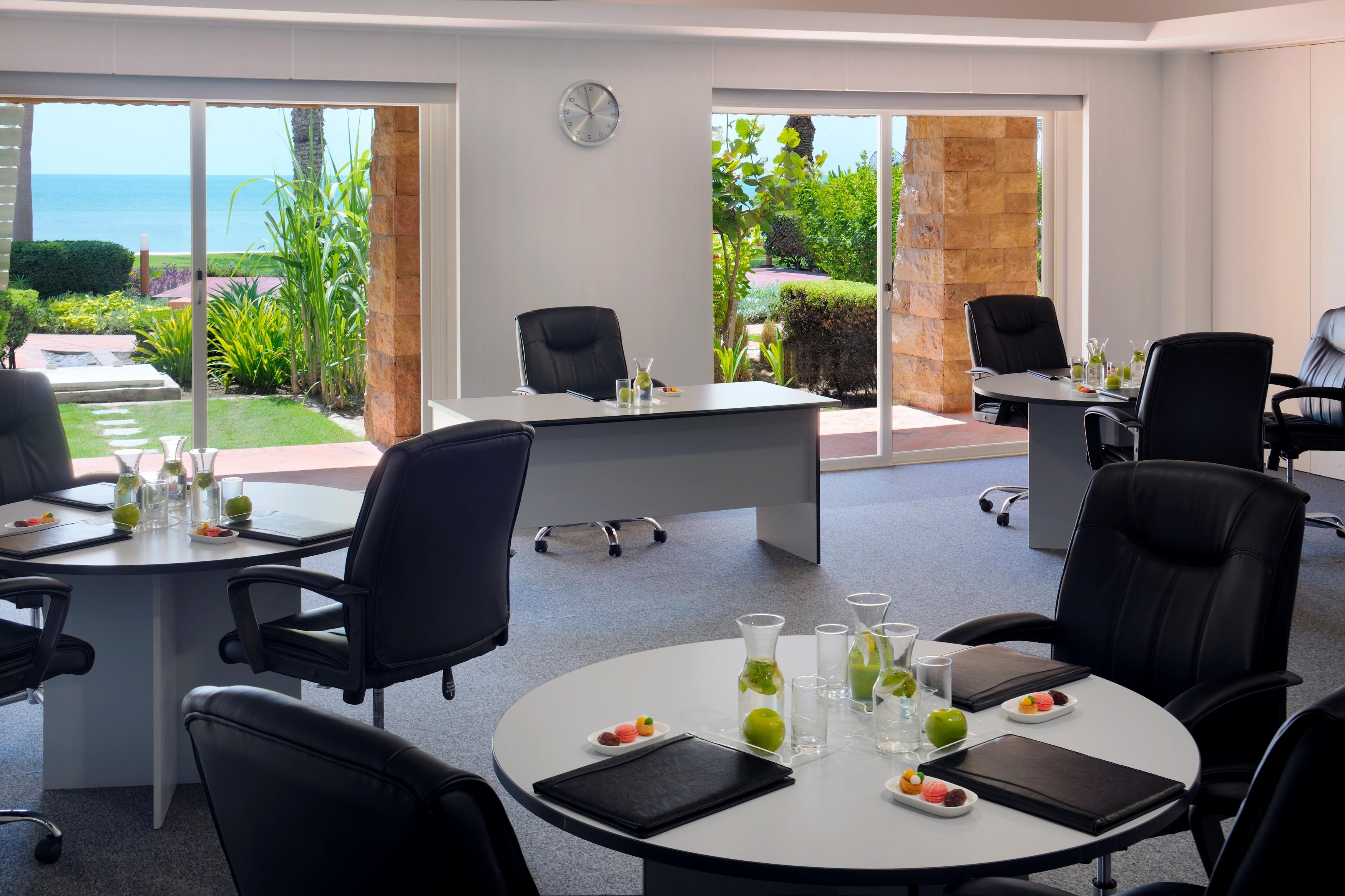 Moevenpick Hotel & Resort Al Bida'A Salmiya Ngoại thất bức ảnh Boardroom at the Westin Maldives