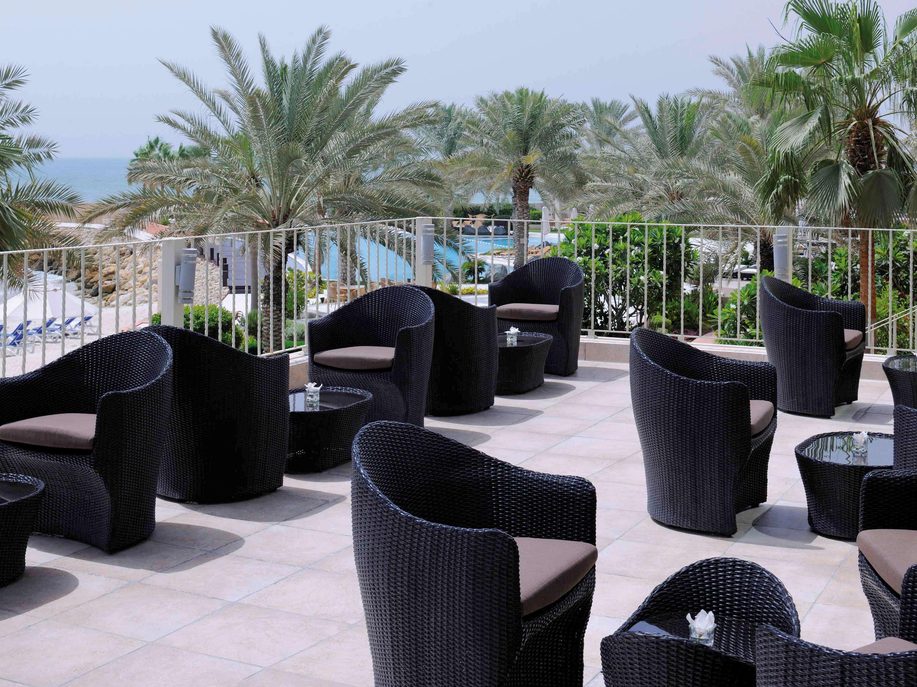 Moevenpick Hotel & Resort Al Bida'A Salmiya Ngoại thất bức ảnh The pool at the hotel