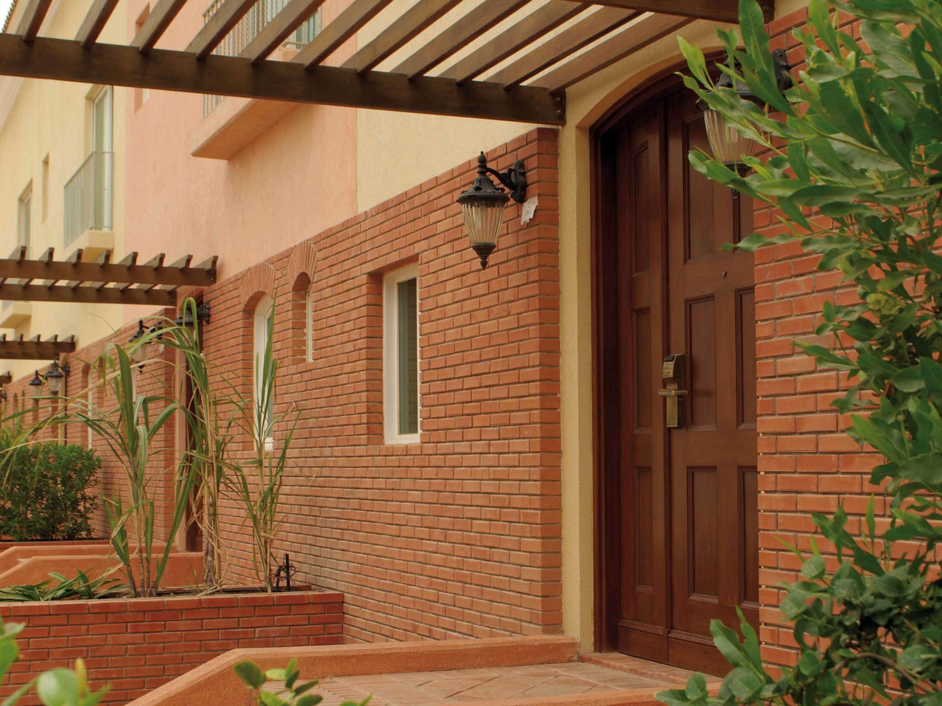 Moevenpick Hotel & Resort Al Bida'A Salmiya Phòng bức ảnh A brick wall