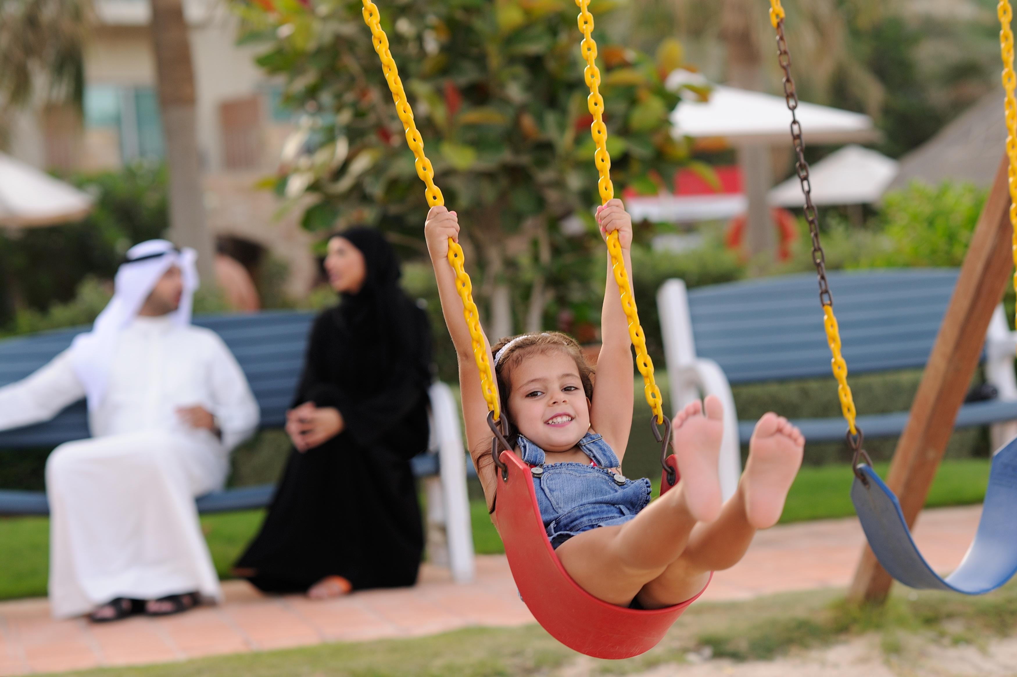 Moevenpick Hotel & Resort Al Bida'A Salmiya Ngoại thất bức ảnh A child on a swing