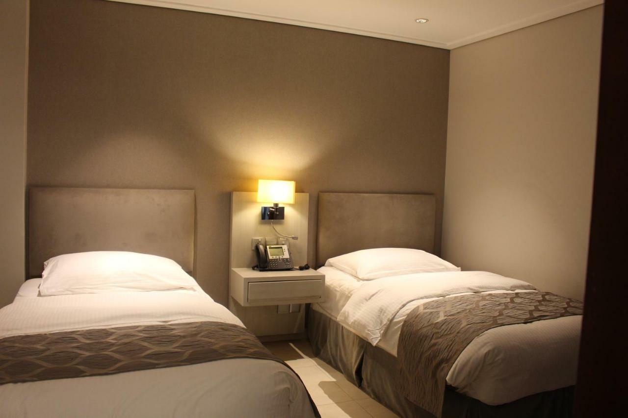 Moevenpick Hotel & Resort Al Bida'A Salmiya Ngoại thất bức ảnh A room at the hotel